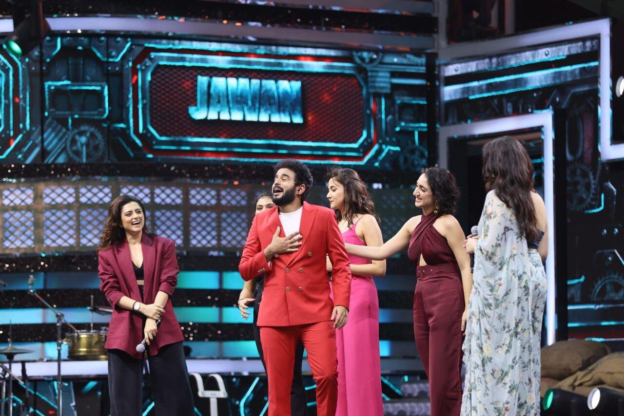 Ridhi Dogra, Girija Oak Godbole and other cast members of Jawan were on the stage